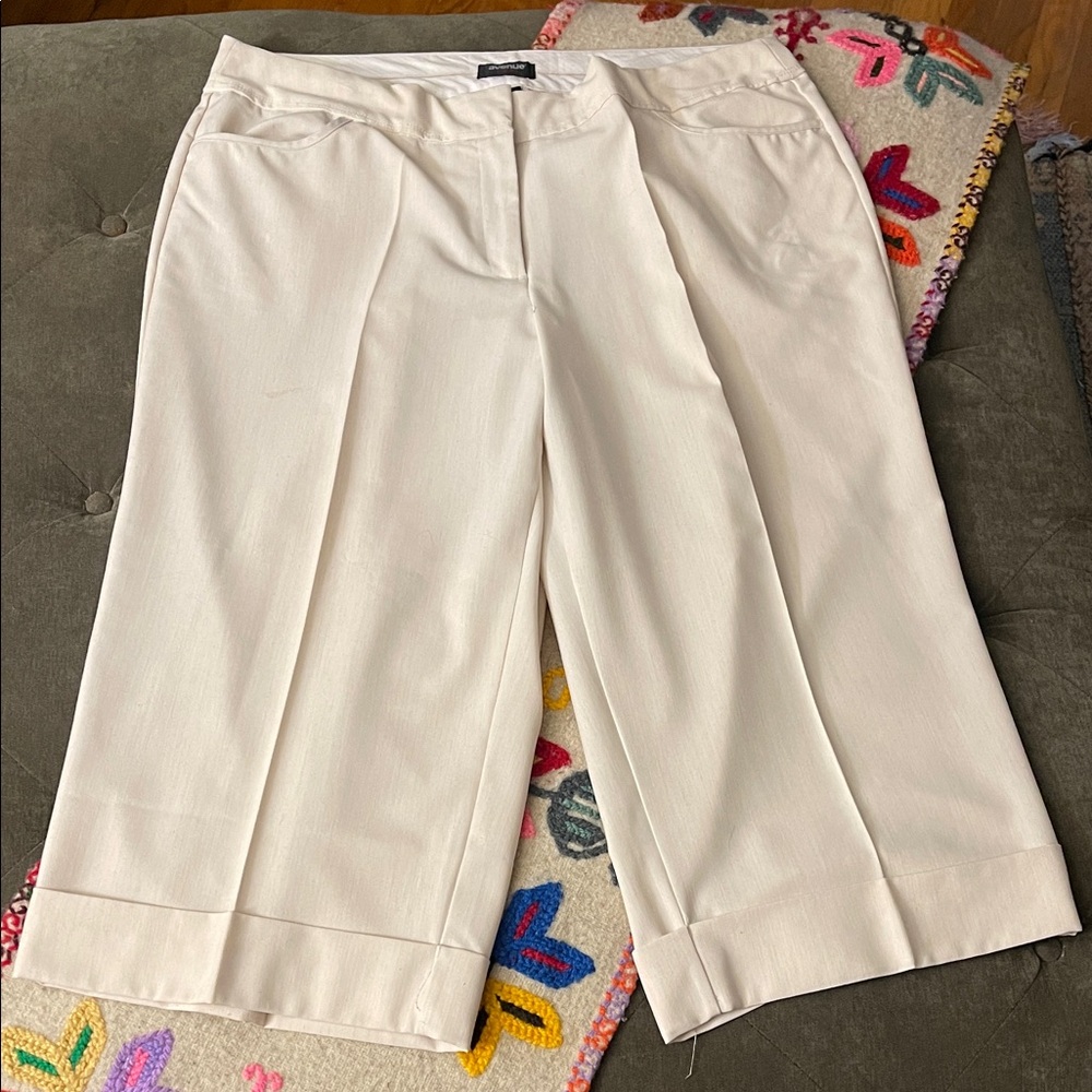 Avenue Cream Capris for Women